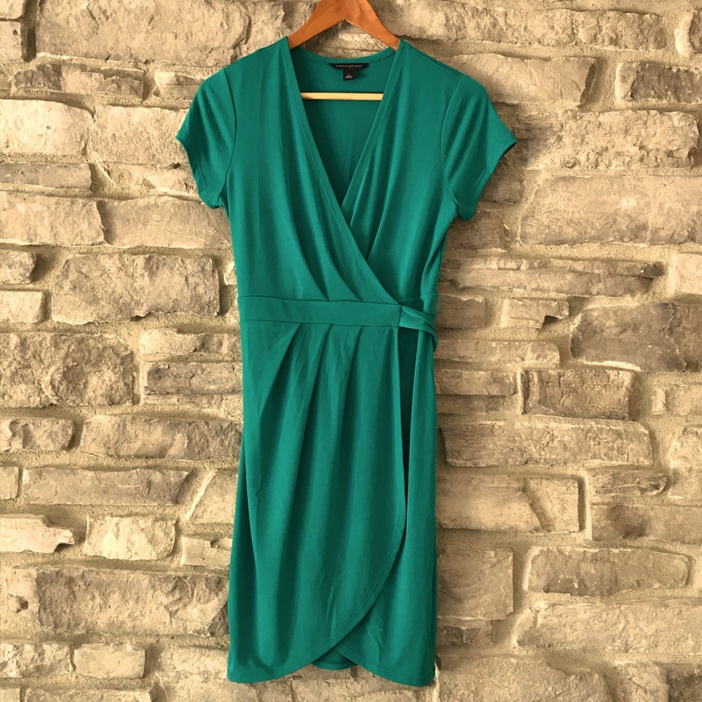 LIKE NEW Banana Republic Size S Green Wrap Dress